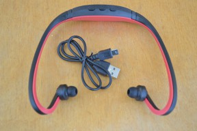 Купить Bluetooth наушники BS19 с микрофоном - красные detaluhi.ho.ua Интернет магазин в Каменец-Подольском, устройства, радиодетали, интсрументы.