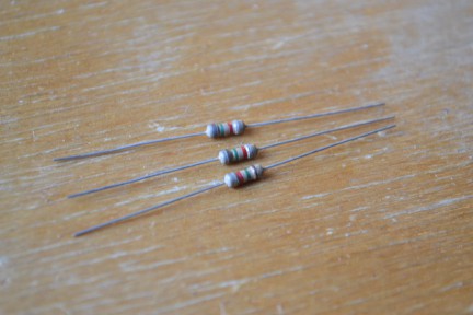 Купить Постоянные резисторы 0.25 Вт, 1.5 кОм - комплект 2 шт detaluhi.ho.ua Интернет магазин в Каменец-Подольском, устройства, радиодетали, интсрументы.