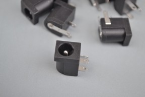 Купить Разъем блока питания мама 2.1х5.5 мм detaluhi.ho.ua Интернет магазин в Каменец-Подольском, устройства, радиодетали, интсрументы.