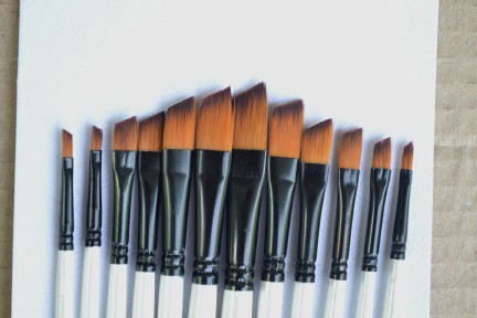 Купить Кисти художественные 12 шт, плоский конец - белые (комплект) detaluhi.ho.ua Интернет магазин в Каменец-Подольском, устройства, радиодетали, интсрументы.