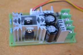 Купить Регулятор скорости вращения двигателя 20 А - с выносным потенциометром detaluhi.ho.ua Интернет магазин в Каменец-Подольском, устройства, радиодетали, интсрументы.