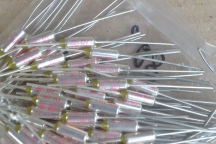 Купить Термопредохранители RY-80 detaluhi.ho.ua Интернет магазин в Каменец-Подольском, устройства, радиодетали, интсрументы.