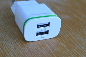 Купить Зарядное устройство от 2xUSB порта 5В 2А - белый detaluhi.ho.ua Интернет магазин в Каменец-Подольском, устройства, радиодетали, интсрументы.