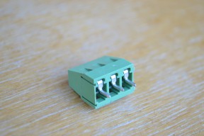 Купить Контактная клеммная колодка на 3 контакта detaluhi.ho.ua Интернет магазин в Каменец-Подольском, устройства, радиодетали, интсрументы.