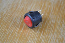 Купить Сетевой включатель 250 В 3 А красный detaluhi.ho.ua Интернет магазин в Каменец-Подольском, устройства, радиодетали, интсрументы.