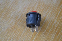 Купить Сетевой включатель 250 В 3 А красный detaluhi.ho.ua Интернет магазин в Каменец-Подольском, устройства, радиодетали, интсрументы.