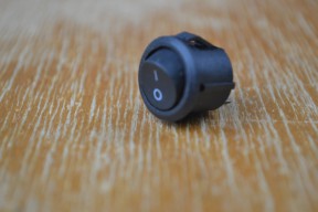 Купить Сетевой включатель 250 В 3 А черный detaluhi.ho.ua Интернет магазин в Каменец-Подольском, устройства, радиодетали, интсрументы.