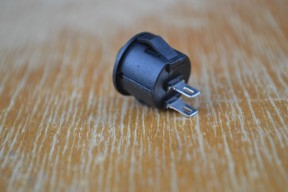 Купить Сетевой включатель 250 В 3 А черный detaluhi.ho.ua Интернет магазин в Каменец-Подольском, устройства, радиодетали, интсрументы.