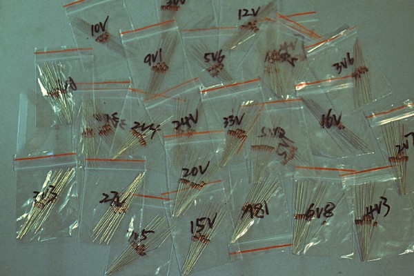 Купить Стабилитроны 0.5 Ватт от 2.4 до 33 В detaluhi.ho.ua Интернет магазин в Каменец-Подольском, устройства, радиодетали, интсрументы.