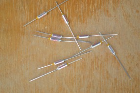 Купить Термопредохранители RY-99 detaluhi.ho.ua Интернет магазин в Каменец-Подольском, устройства, радиодетали, интсрументы.