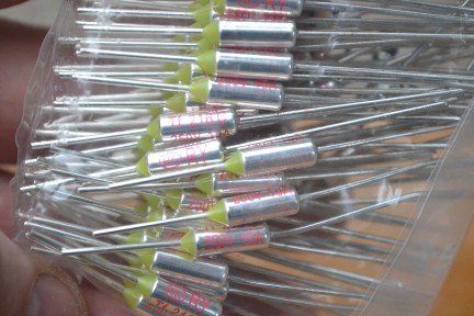 Купить Термопредохранители RY-216 detaluhi.ho.ua Интернет магазин в Каменец-Подольском, устройства, радиодетали, интсрументы.