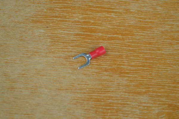 Купить Кабельный наконечник в виде вилки с изоляцией RV1.25-6 - красный detaluhi.ho.ua Интернет магазин в Каменец-Подольском, устройства, радиодетали, интсрументы.