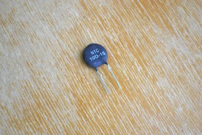 Купить Термисторы NTC 10D-15 (терморезисторы) detaluhi.ho.ua Интернет магазин в Каменец-Подольском, устройства, радиодетали, интсрументы.