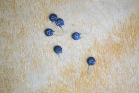 Купить Термисторы NTC 10D-15 (терморезисторы) detaluhi.ho.ua Интернет магазин в Каменец-Подольском, устройства, радиодетали, интсрументы.