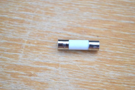 Купить Быстродействующий керамический предохранитель 3 А, 250 В, 5x20 мм detaluhi.ho.ua Интернет магазин в Каменец-Подольском, устройства, радиодетали, интсрументы.