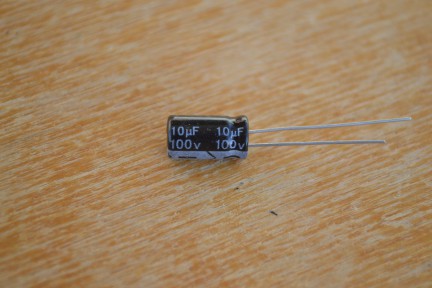 Купить Электролитические конденсаторы 10 мкф x 100 В - 11x6 мм 105 °C detaluhi.ho.ua Интернет магазин в Каменец-Подольском, устройства, радиодетали, интсрументы.