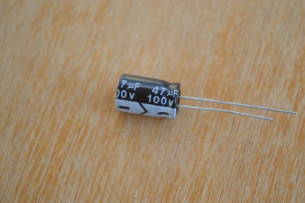 Купить Электролитические конденсаторы 47 мкф x 100 В - 13x8 мм 105 °C detaluhi.ho.ua Интернет магазин в Каменец-Подольском, устройства, радиодетали, интсрументы.