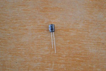 Купить Электролитические конденсаторы 100 мкф x 35 В - 8x6 мм 105 °C detaluhi.ho.ua Интернет магазин в Каменец-Подольском, устройства, радиодетали, интсрументы.