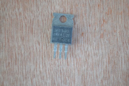 Купить Транзисторы IRF520 БУ (близкий к оригиналу) detaluhi.ho.ua Интернет магазин в Каменец-Подольском, устройства, радиодетали, интсрументы.