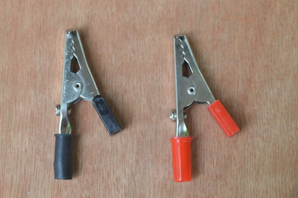 Купить Зажимы - типа крокодил, пара 50 (черный и красный) detaluhi.ho.ua Интернет магазин в Каменец-Подольском, устройства, радиодетали, интсрументы.