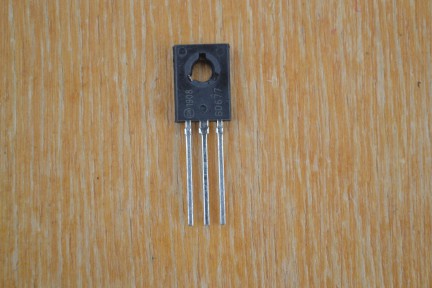 Купить Транзисторы BD677 detaluhi.ho.ua Интернет магазин в Каменец-Подольском, устройства, радиодетали, интсрументы.