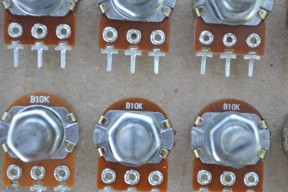 Купить Переменные резисторы 10 кОм detaluhi.ho.ua Интернет магазин в Каменец-Подольском, устройства, радиодетали, интсрументы.