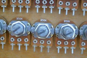 Купить Переменные резисторы 50 кОм detaluhi.ho.ua Интернет магазин в Каменец-Подольском, устройства, радиодетали, интсрументы.