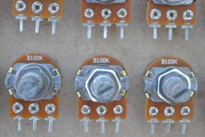 Купить Переменные резисторы 100 кОм detaluhi.ho.ua Интернет магазин в Каменец-Подольском, устройства, радиодетали, интсрументы.