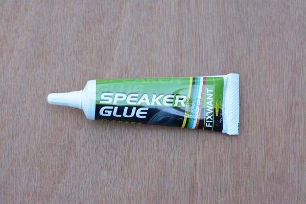 Купить Клей для ремонта динамиков светло-желтый 15 мл detaluhi.ho.ua Интернет магазин в Каменец-Подольском, устройства, радиодетали, интсрументы.