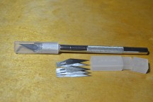 Купить Нож - скальпель + 5 сменных лезвий detaluhi.ho.ua Интернет магазин в Каменец-Подольском, устройства, радиодетали, интсрументы.