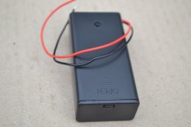 Купить Контейнер для батарей 2хАА с крышкой и выключателем detaluhi.ho.ua Интернет магазин в Каменец-Подольском, устройства, радиодетали, интсрументы.