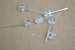 Купить Светодиод белый 5 мм (Соломенная шляпа) detaluhi.ho.ua Интернет магазин в Каменец-Подольском, устройства, радиодетали, интсрументы.