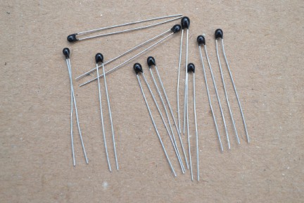 Купить Термисторы NTC-MF52AT 3950 B 10K (терморезисторы) detaluhi.ho.ua Интернет магазин в Каменец-Подольском, устройства, радиодетали, интсрументы.