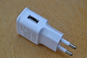 Купить Зарядное устройство от 1xUSB порта 5В 1А - белый detaluhi.ho.ua Интернет магазин в Каменец-Подольском, устройства, радиодетали, интсрументы.
