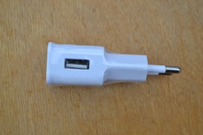 Купить Зарядное устройство от 1xUSB порта 5В 1А - белый detaluhi.ho.ua Интернет магазин в Каменец-Подольском, устройства, радиодетали, интсрументы.